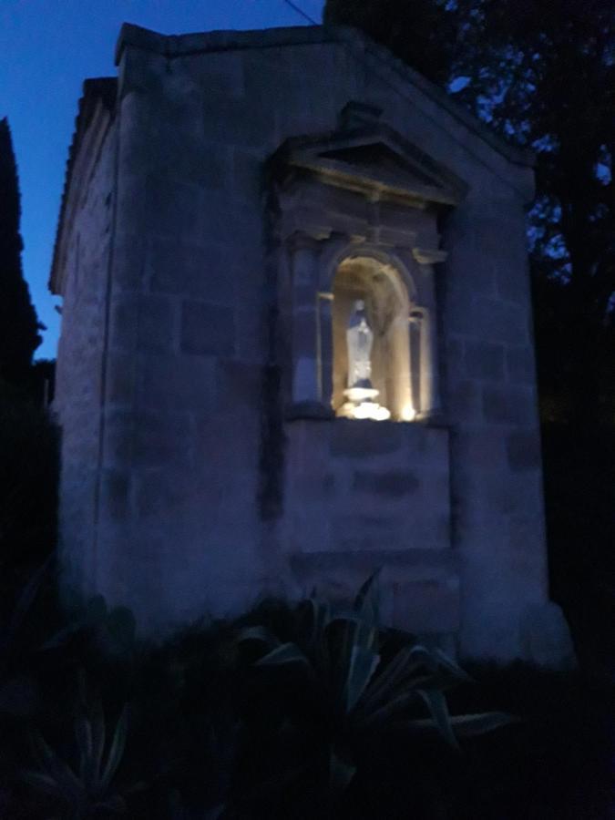 Mas De La Chapelle Sainte-Elisabeth Villa Tarascon Exteriör bild