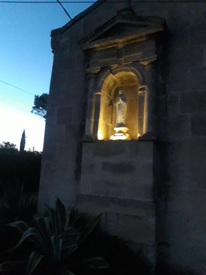 Mas De La Chapelle Sainte-Elisabeth Villa Tarascon Exteriör bild